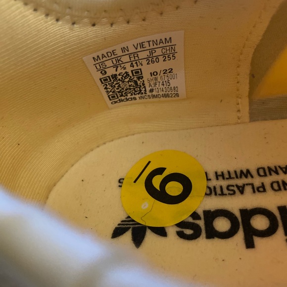 Adidas Originals [9] NMD_R1 Sneakers - Picture 13 of 13